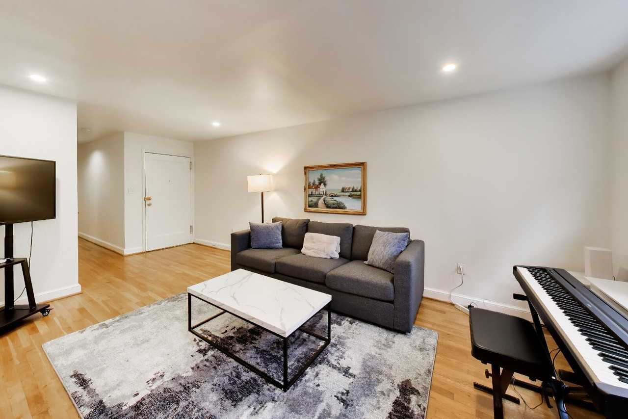 1563 N Colonial Ter #401 - Photo 3 of 18