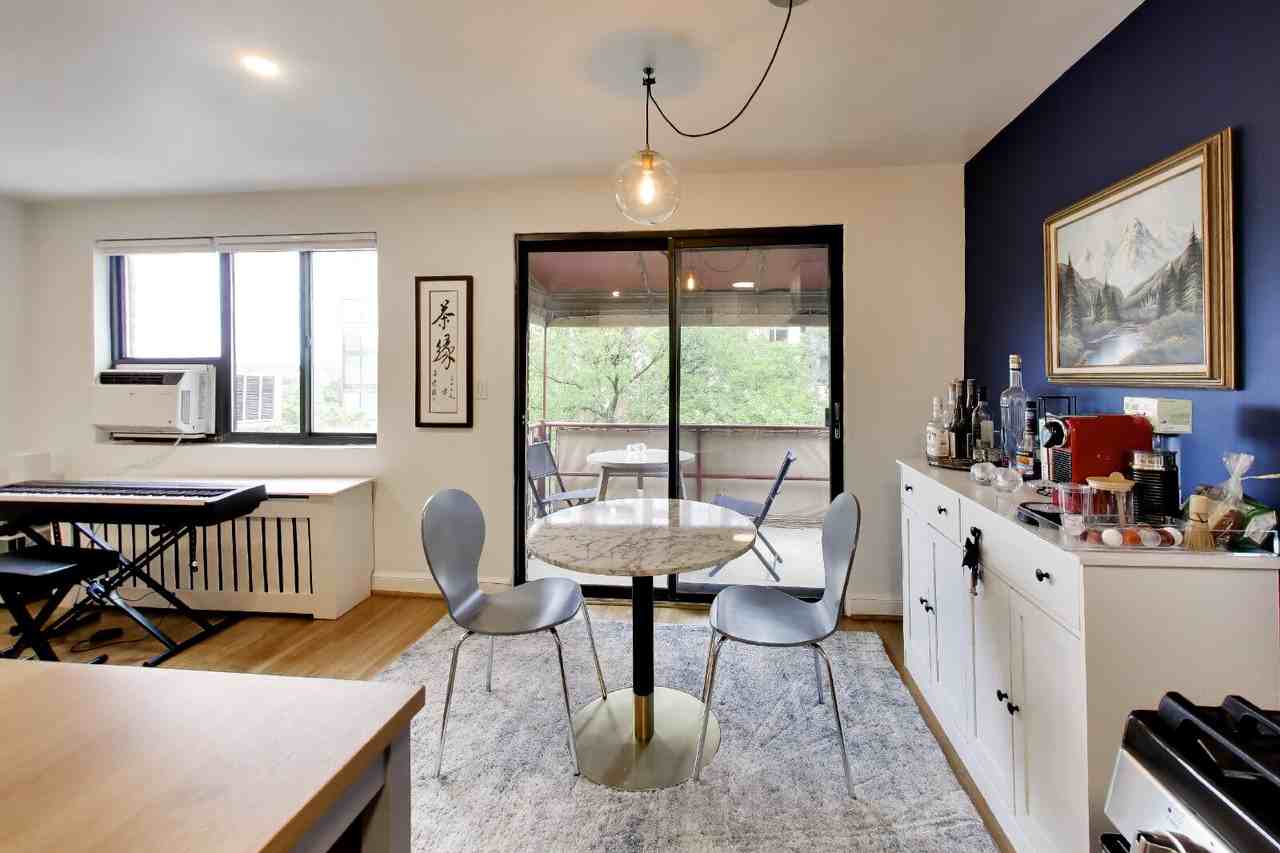 1563 N Colonial Ter #401 - Photo 5 of 18