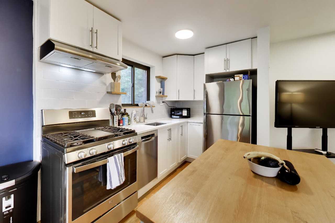 1563 N Colonial Ter #401 - Photo 6 of 18