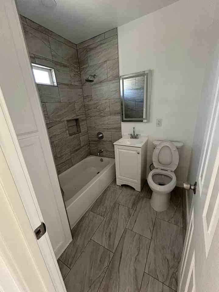 1772 E 92nd St #D - Photo 3 of 7