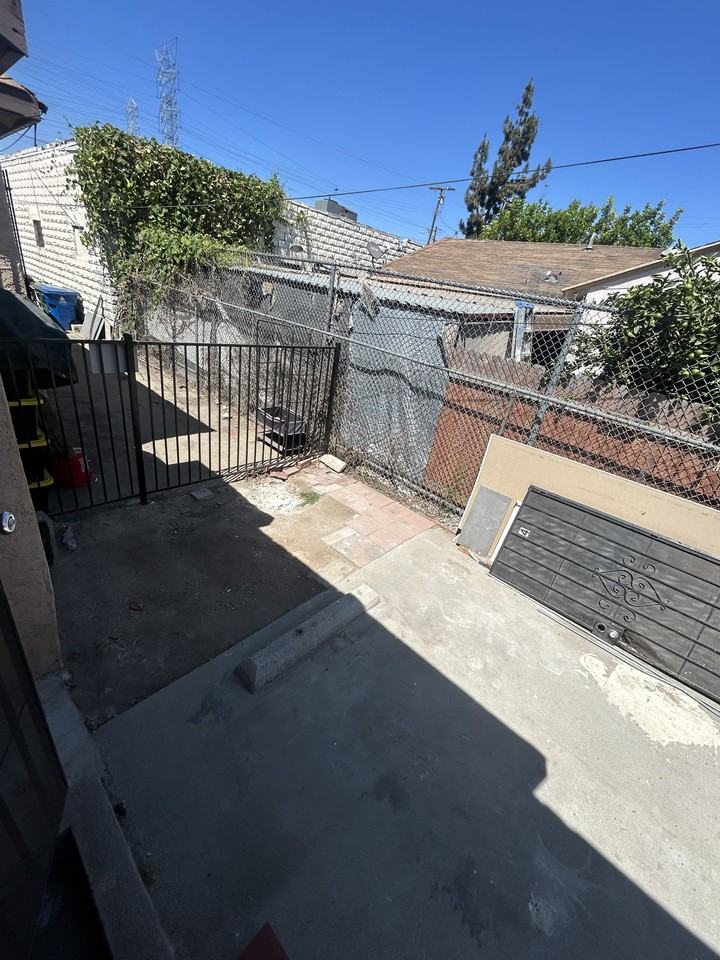 1772 E 92nd St #D - Photo 4 of 7