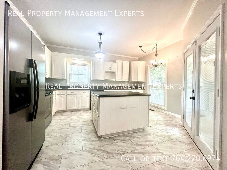7301 Gilead Rd - Photo 2 of 18