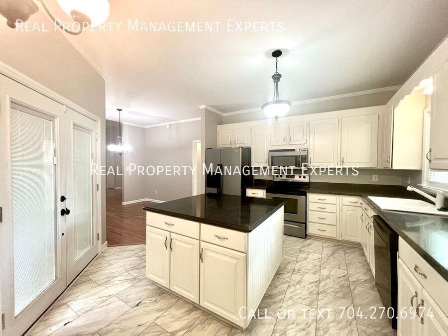 7301 Gilead Rd - Photo 3 of 18