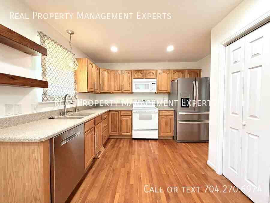 3733 Hayden Dr - Photo 3 of 19