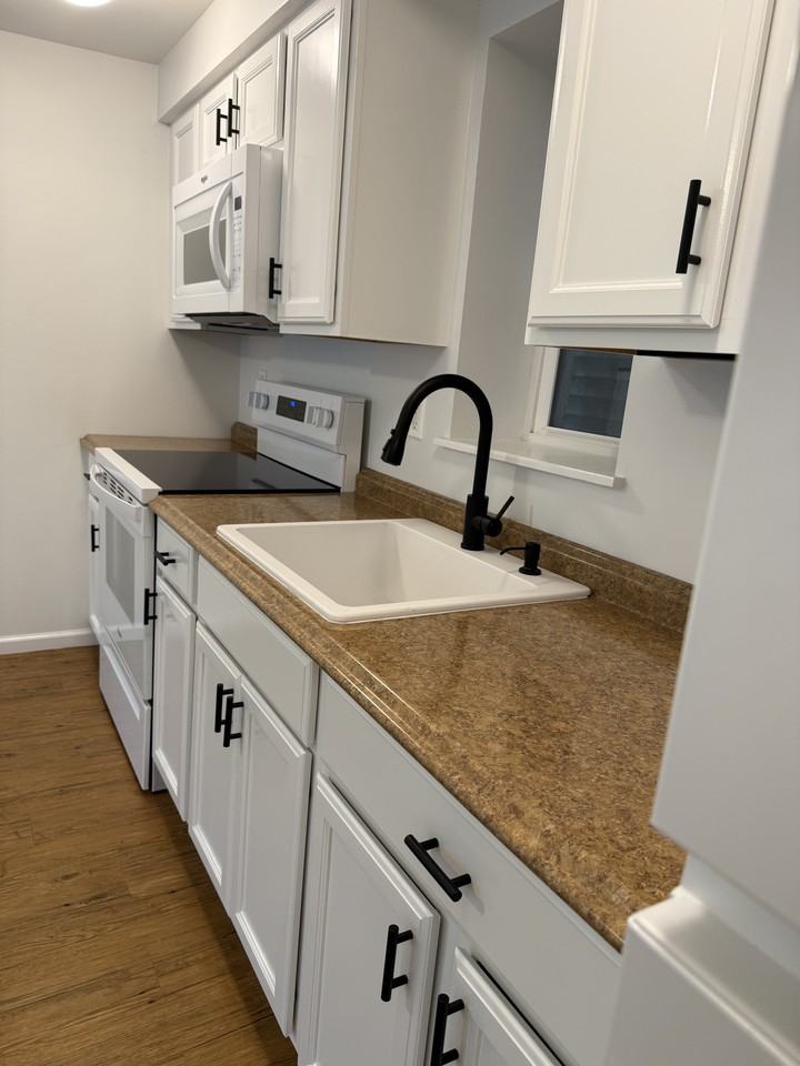 1048 Asbury Ave #2 - Photo 6 of 16