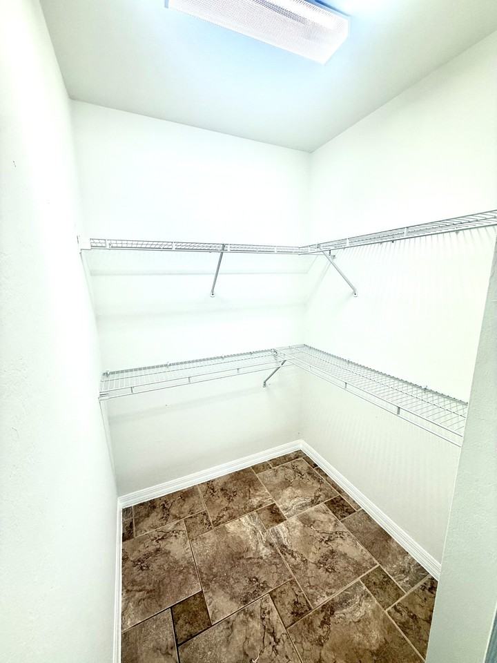 1241 Ermine St E #NA - Photo 2 of 15