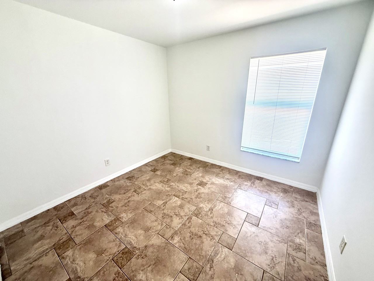 1241 Ermine St E #NA - Photo 6 of 15