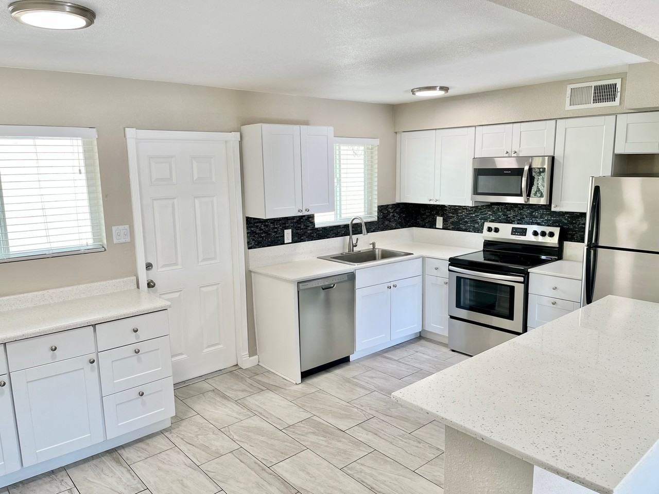 3024 N 39th St #4 - Photo 2 of 14