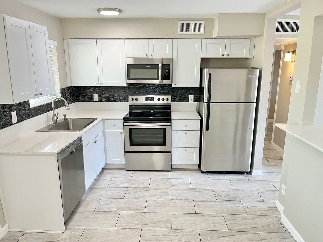 3024 N 39th St #4 - Photo 3 of 14