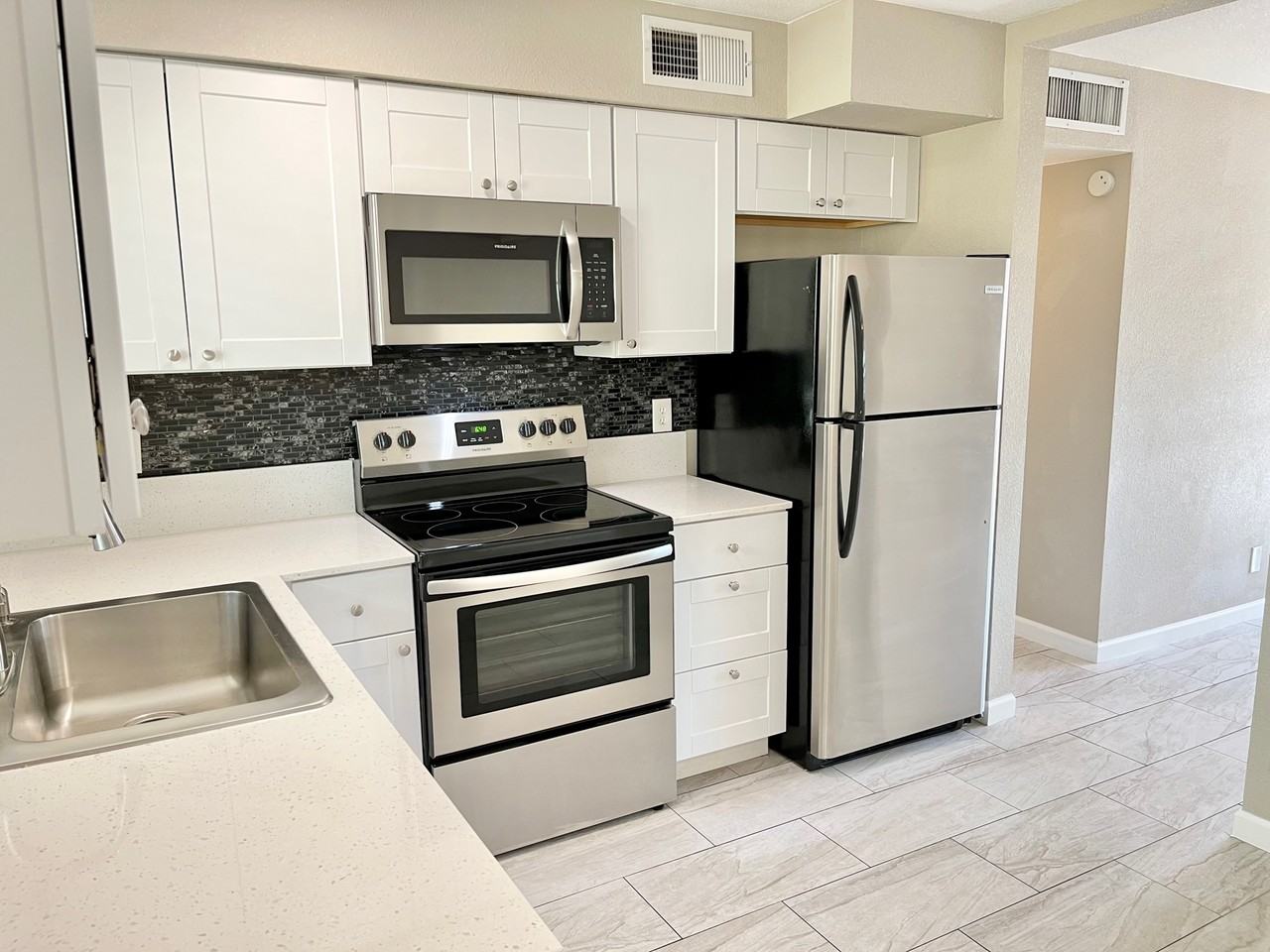 3024 N 39th St #4 - Photo 5 of 14