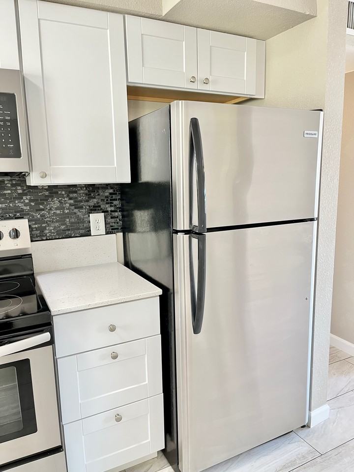 3024 N 39th St #4 - Photo 6 of 14
