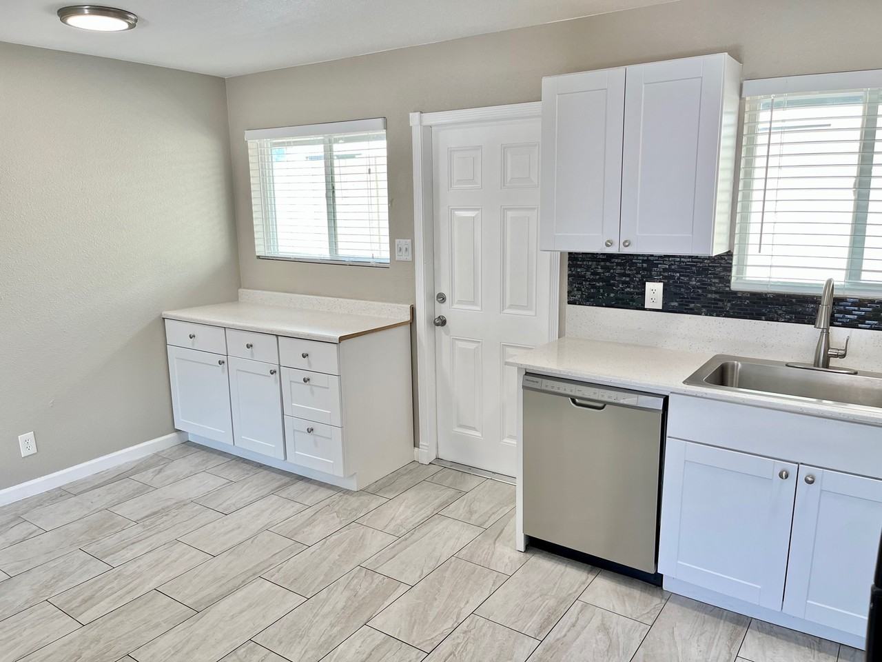 3024 N 39th St #4 - Photo 7 of 14