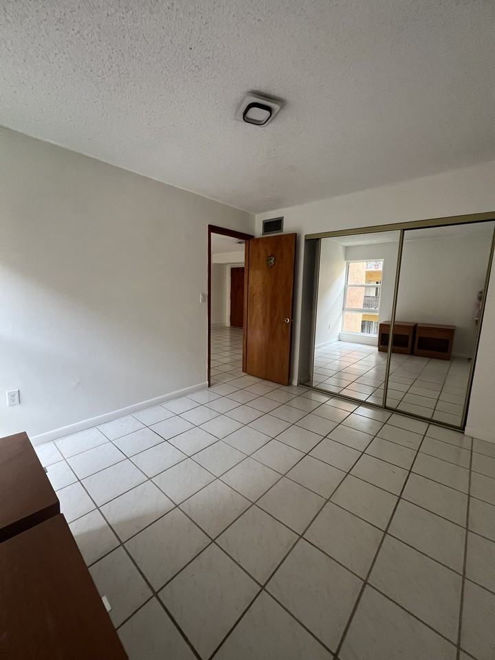 4803 Nw 7th St #201 - Photo 7 of 20