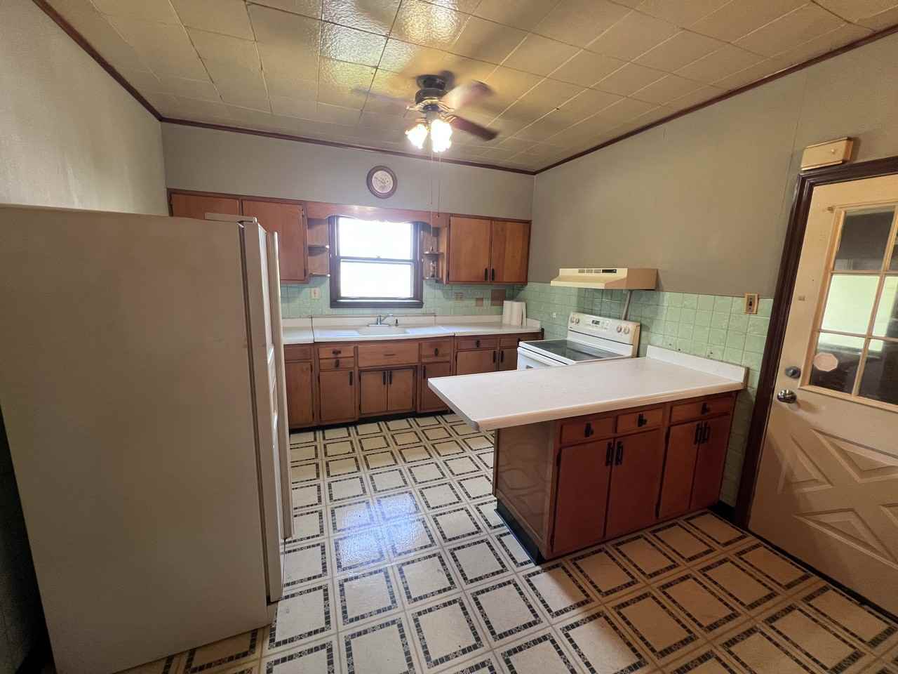 2445 Newton Tomlinson Rd #NA - Photo 4 of 10