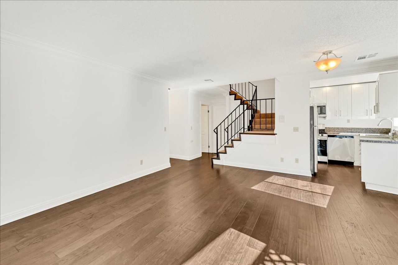 18620 Burbank Blvd #104 - Photo 3 of 15