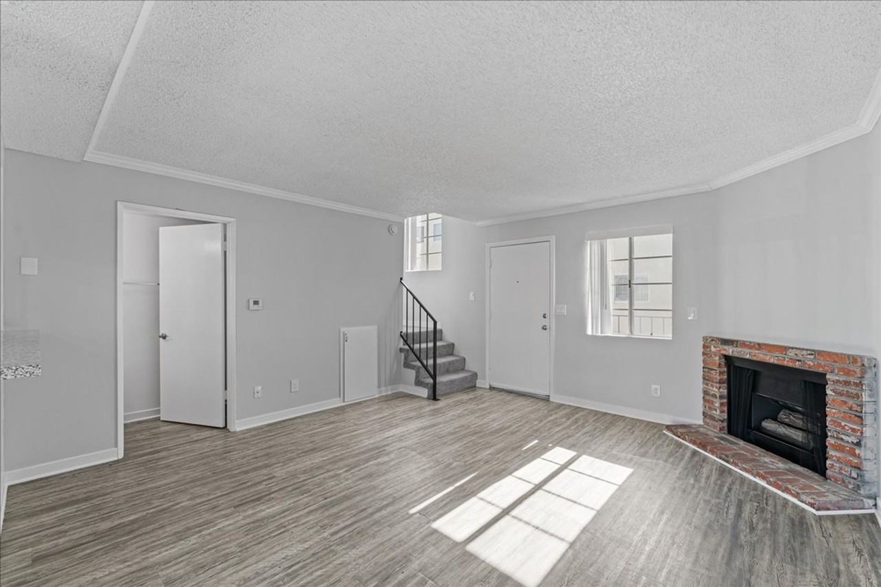 18547 Saticoy St #10 - Photo 2 of 19