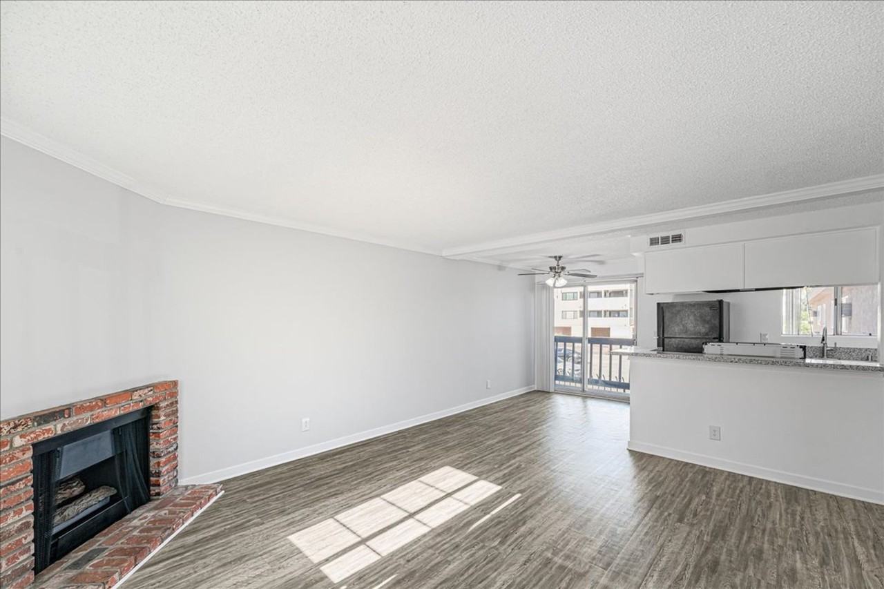 18547 Saticoy St #10 - Photo 3 of 19