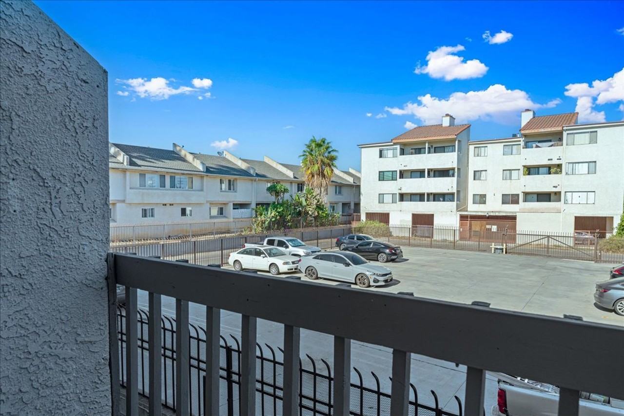 18547 Saticoy St #10 - Photo 4 of 19