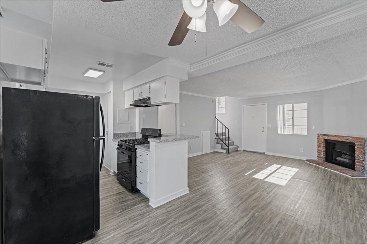 18547 Saticoy St #10 - Photo 5 of 19