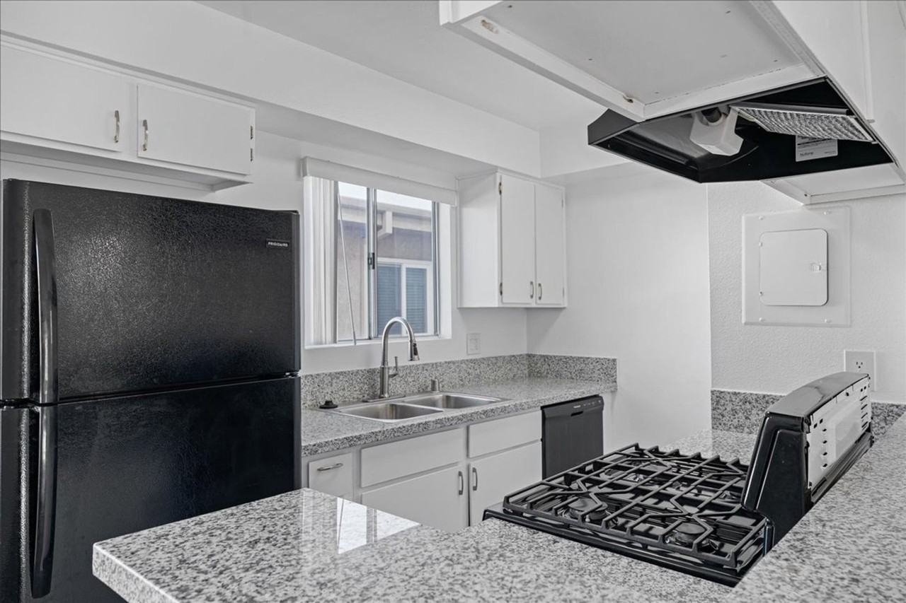 18547 Saticoy St #10 - Photo 7 of 19