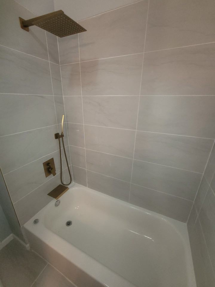7123 S Rhodes Ave #1 - Photo 2 of 8