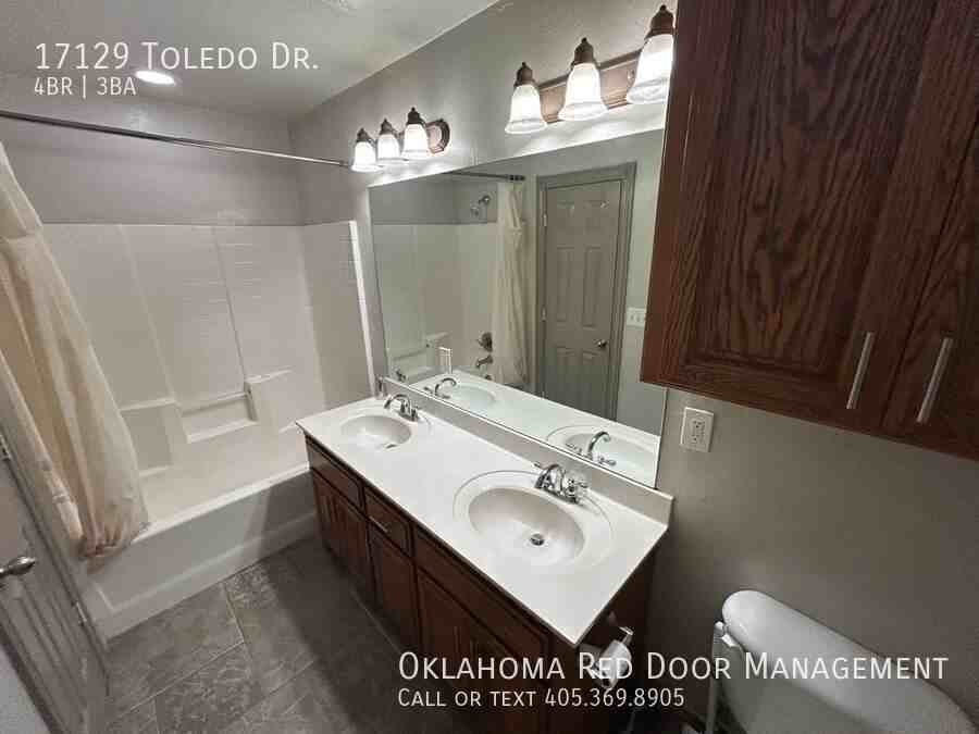 17129 Toledo Dr - Photo 5 of 11