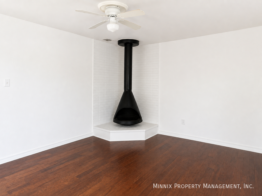 6118 Avenue P - Photo 4 of 12