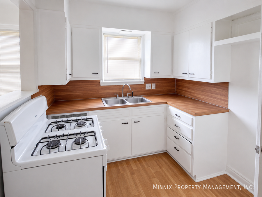 6118 Avenue P - Photo 7 of 12