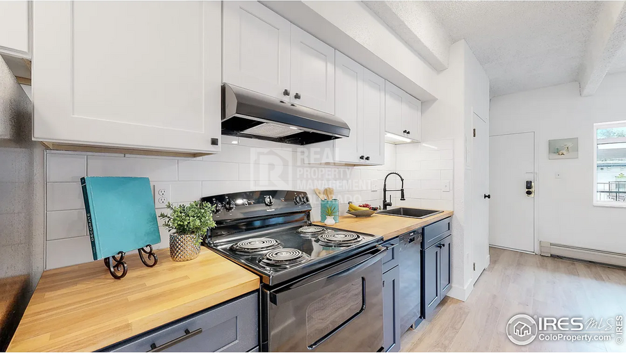 590 N Logan St #304 - Photo 6 of 18