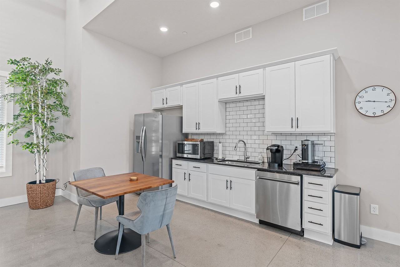 Victoria Ridge Townhomes - Photo 3 of 6