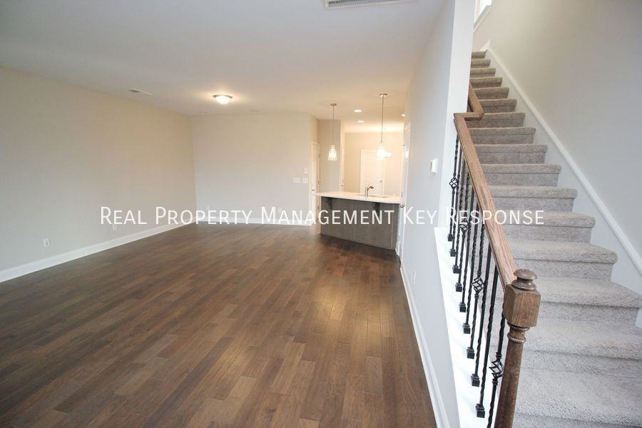 153 Grandstand Blvd - Photo 5 of 30