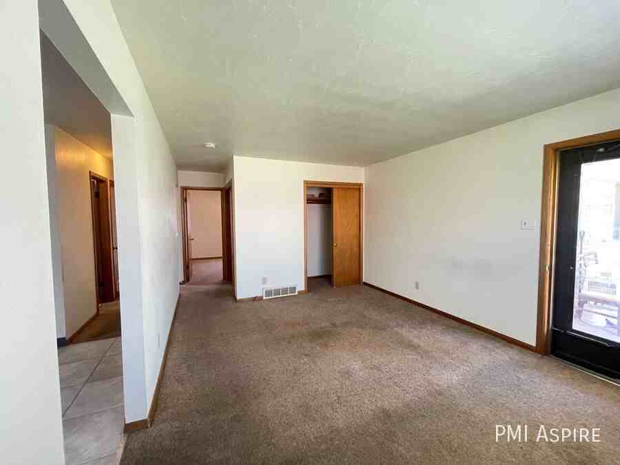 121 Valentine Ln - Photo 3 of 7