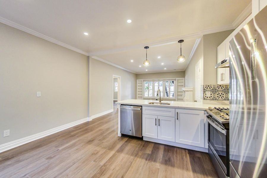 295 Macarthur Blvd #B - Photo 2 of 12