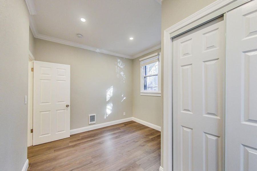 295 Macarthur Blvd #B - Photo 6 of 12