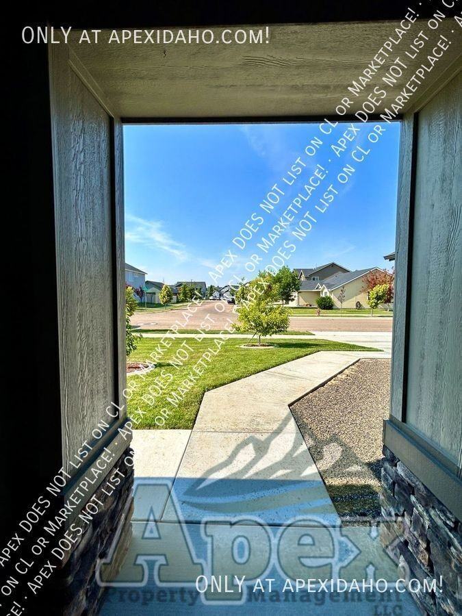 801 E Ionia Dr - Photo 3 of 28