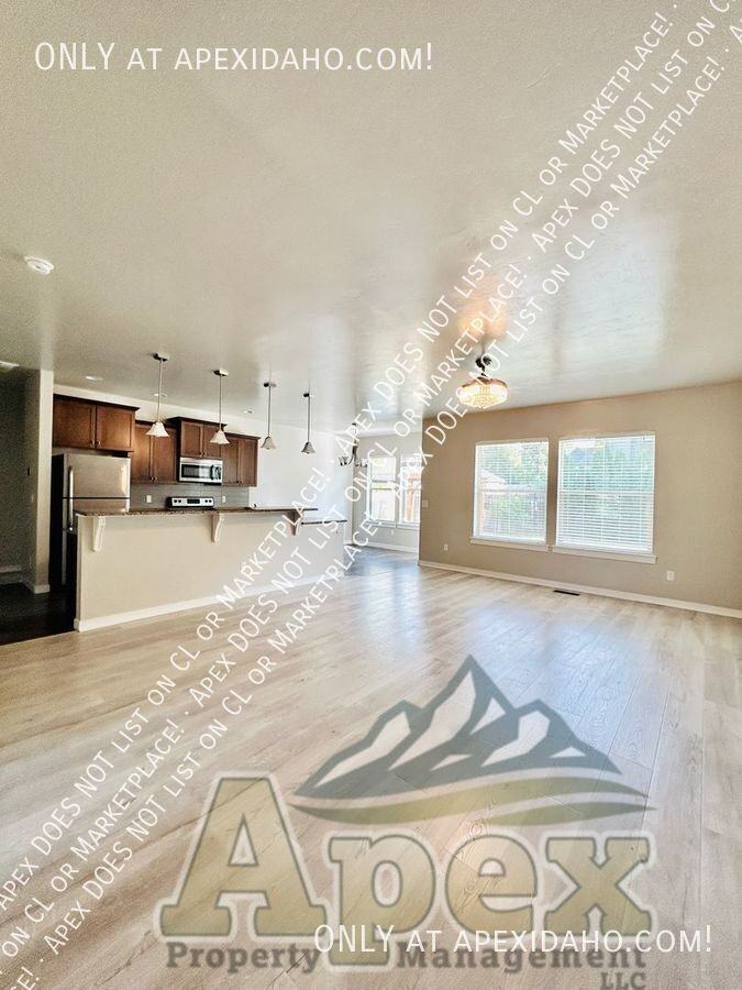 801 E Ionia Dr - Photo 6 of 28