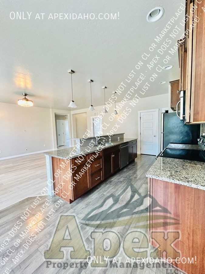 801 E Ionia Dr - Photo 7 of 28