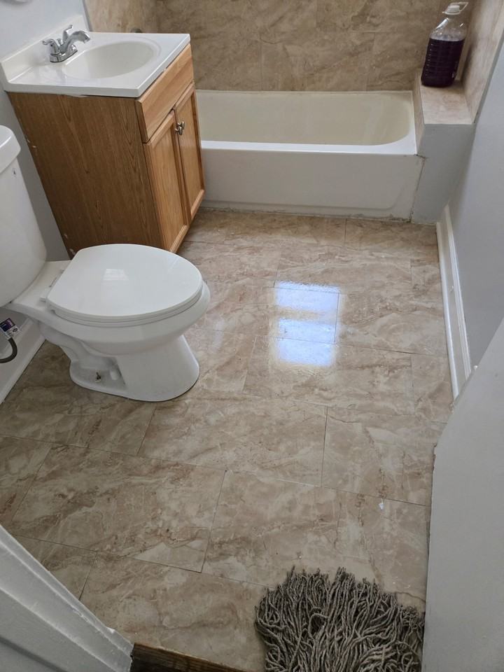 718 W Marquette Rd #1R - Photo 2 of 8