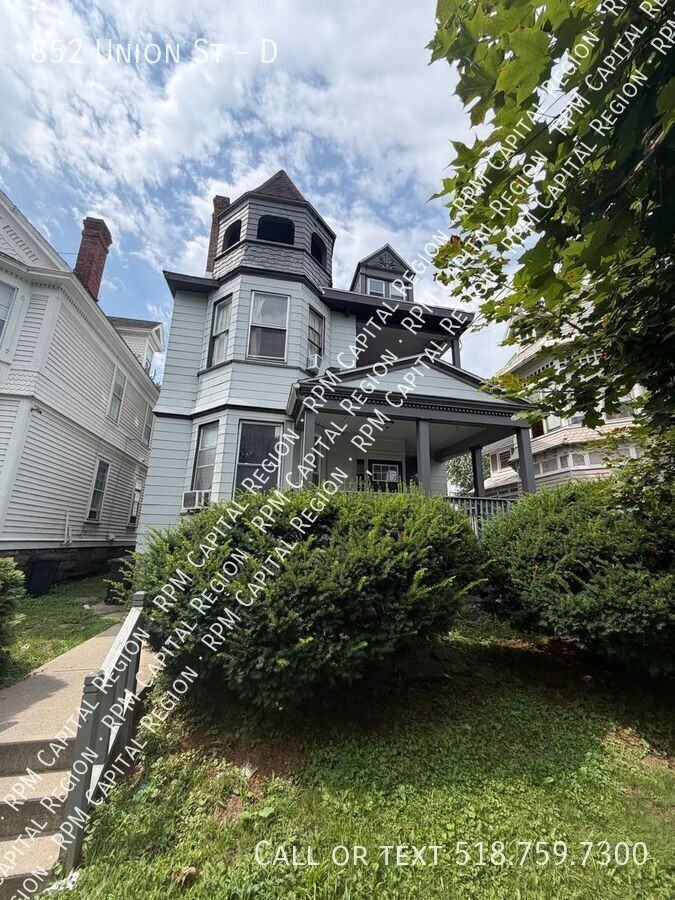 852 Union St #D - Photo 2 of 6