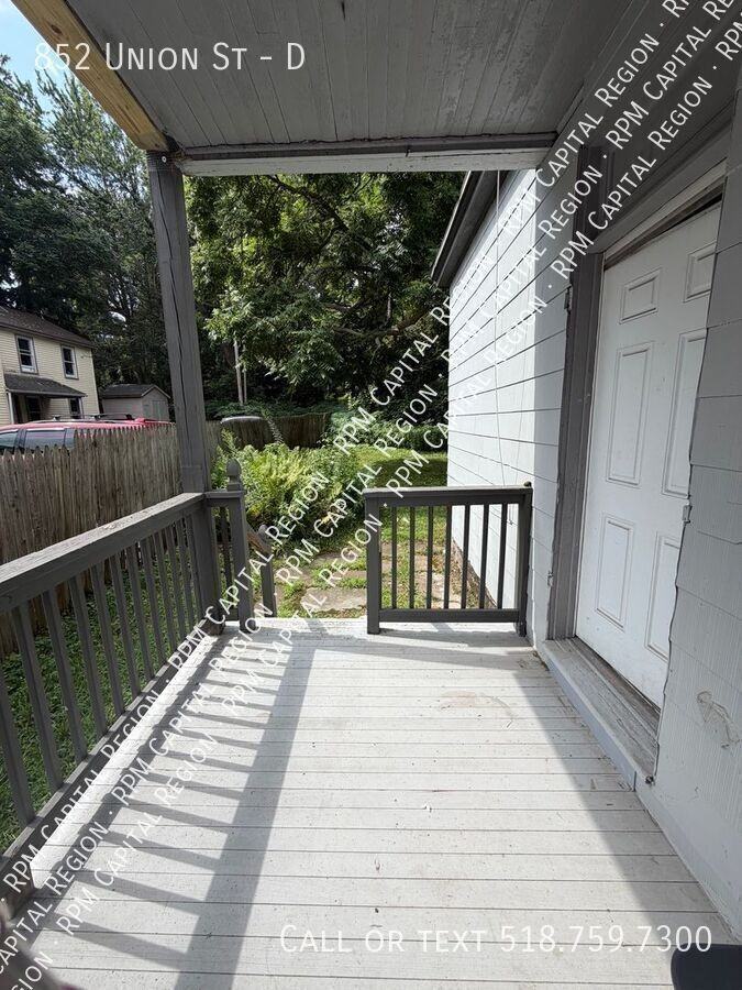 852 Union St #D - Photo 3 of 6