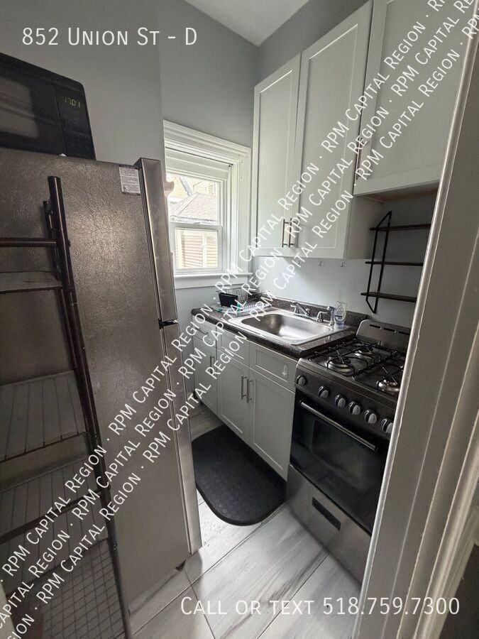 852 Union St #D - Photo 6 of 6