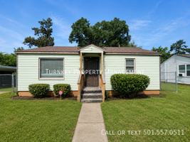 featured image of 1720 Pinewood Dr