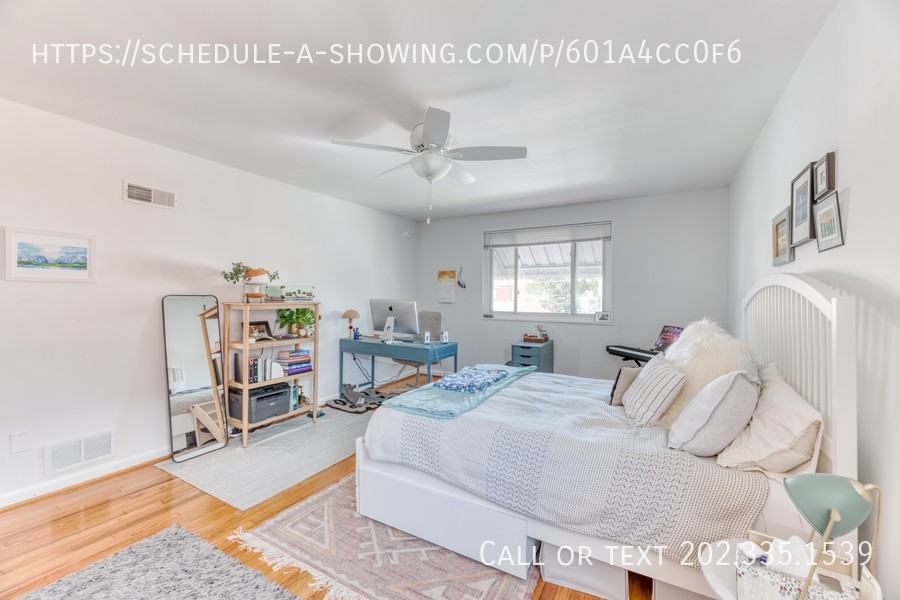 1525 Channing St Ne - Photo 5 of 30