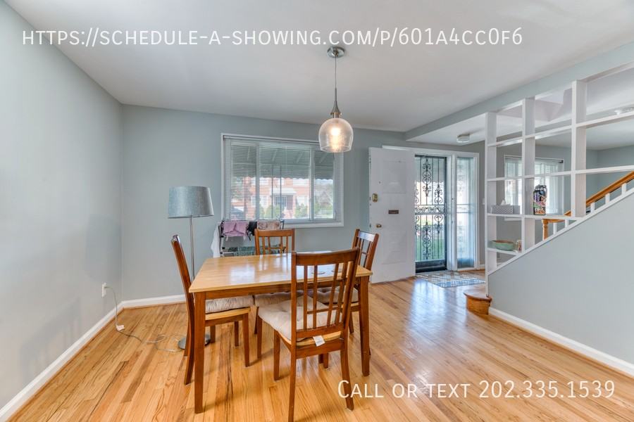 1525 Channing St Ne - Photo 6 of 30
