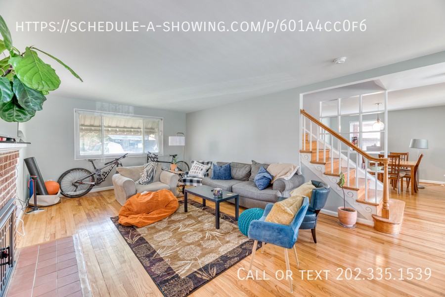 1525 Channing St Ne - Photo 7 of 30