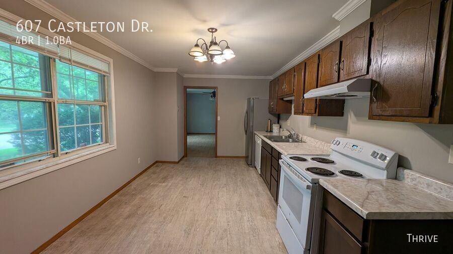 607 Castleton Dr - Photo 2 of 7