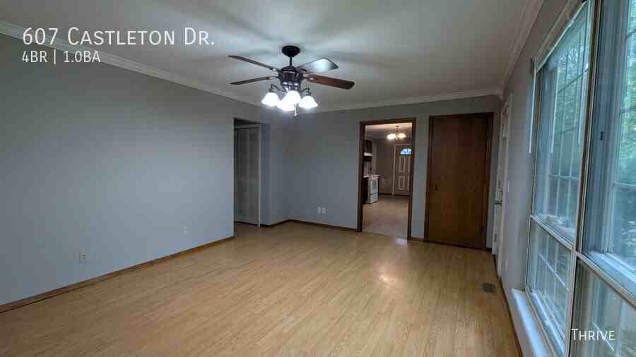 607 Castleton Dr - Photo 3 of 7