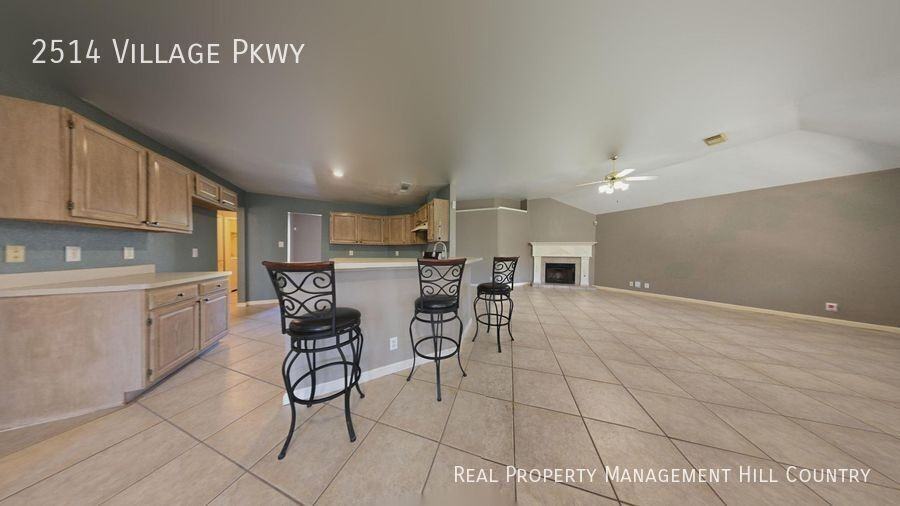 2514 Village Pkwy - Photo 5 of 13