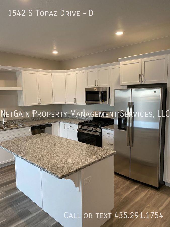 1542 S 1450 W #D - Photo 3 of 6