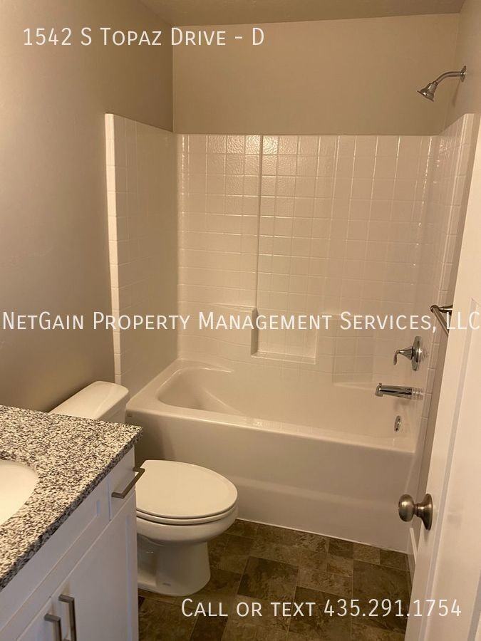 1542 S 1450 W #D - Photo 4 of 6